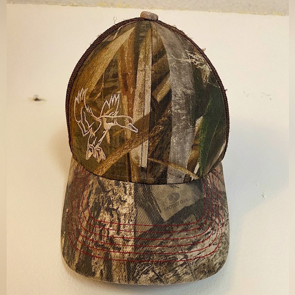 Mossy Oak Camo Hunting Hat- Baseball Cap with Duck Detail and Brown Mesh